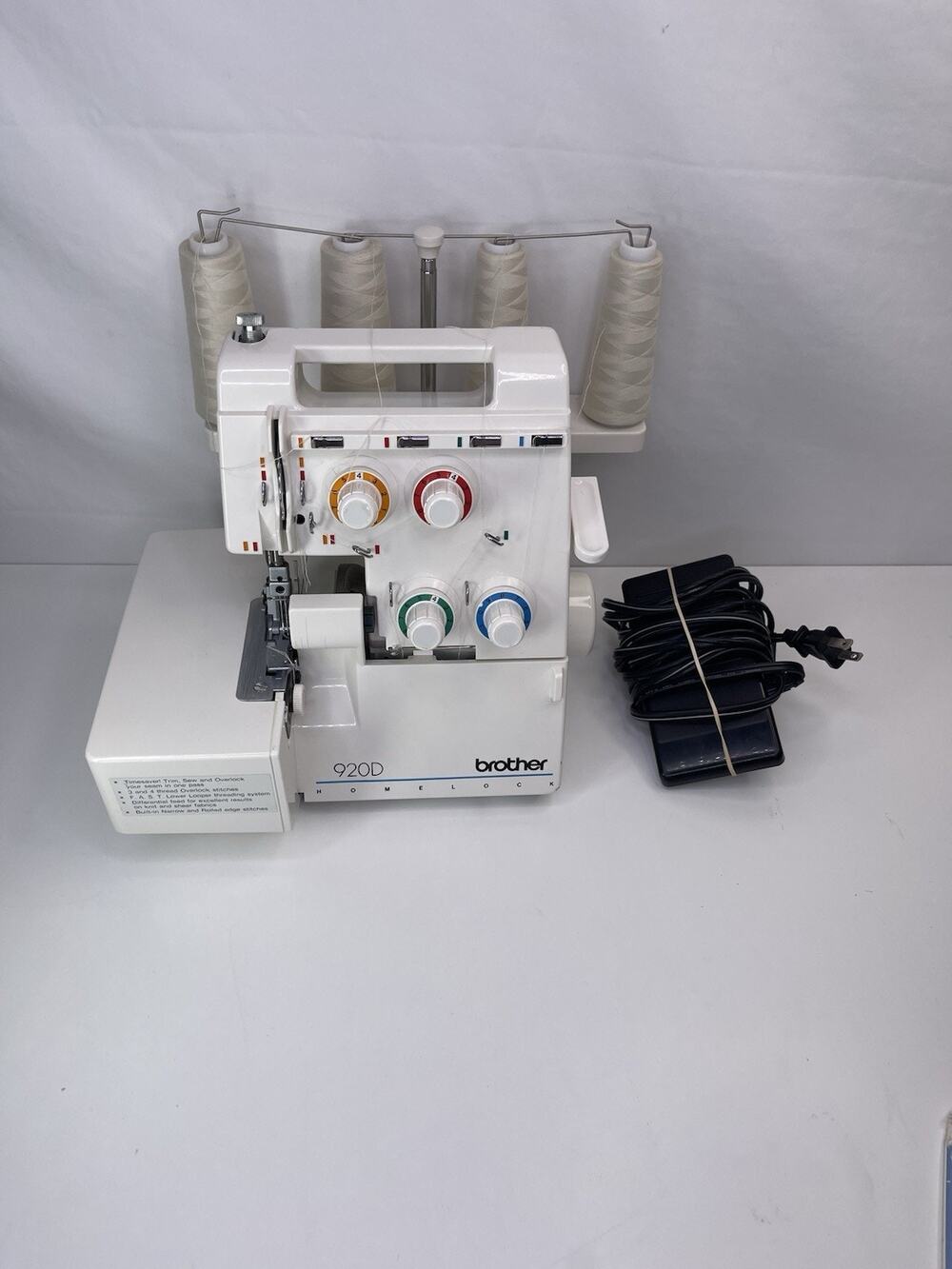 Brother 920D Homelock 3/4 Thread Serger Overlock Machine w/ Pedal & Thread